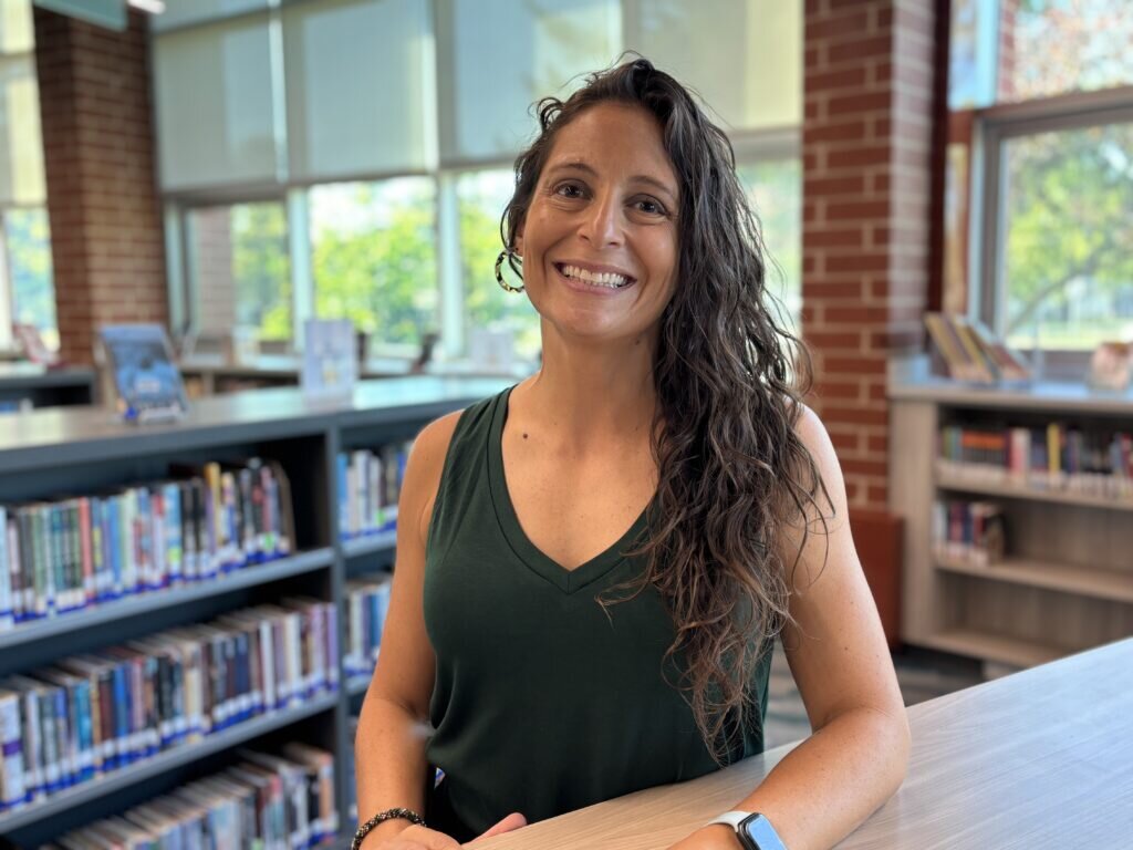 Photo of Jackie Share in the Holmes Middle School LMC